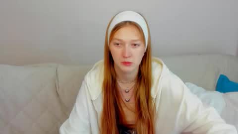 Snapshot of agnesarden chatting on 11.17.25 AgnesArden online show from 11.17.25