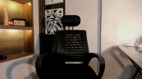 Snapshot of agnesrocuzzo chatting on 12.13.25 agnesrocuzzo online show from 12.13.25