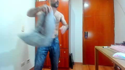 Snapshot of aguslover chatting on 12.14.24 Agustin online show from 12.14.24