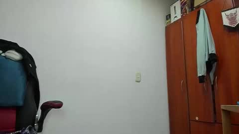 Snapshot of aguslover chatting on 12.14.25 Agustin online show from 12.14.25