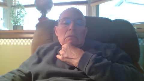 Snapshot of aguynrkfrd chatting on 11.18.25 aguynrkfrd online show from 11.18.25