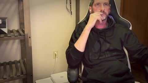 Snapshot of ah_shucks_ chatting on 04.21.26 AhShucks online show from 04.21.26