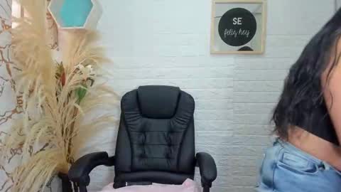 Snapshot of ahisha09 chatting on 01.27.25 Ahisha online show from 01.27.25