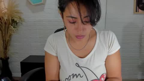 Snapshot of ahisha09 chatting on 03.05.25 Ahisha online show from 03.05.25