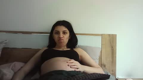 Snapshot of ahotkitty18 chatting on 11.08.25 Selena online show from 11.08.25