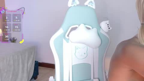 Ahvi Ebony online show from 01.10.26