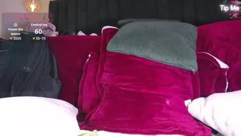 Snapshot of ailyn_rouss chatting on 11.06.25 Ailyn rouss online show from 11.06.25