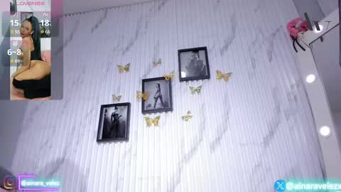 Snapshot of ainaravelez chatting on 09.18.25 AinaraVelez online show from 09.18.25