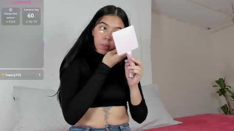 Snapshot of ainoa_pink chatting on 12.04.25 Ainoa online show from 12.04.25