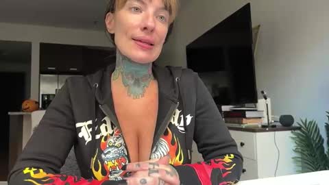 Snapshot of airgeadx chatting on 10.25.25 Airgead online show from 10.25.25