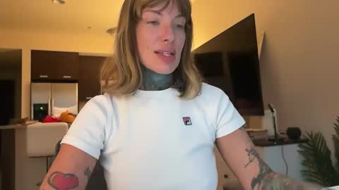 Snapshot of airgeadx chatting on 11.04.25 Airgead online show from 11.04.25