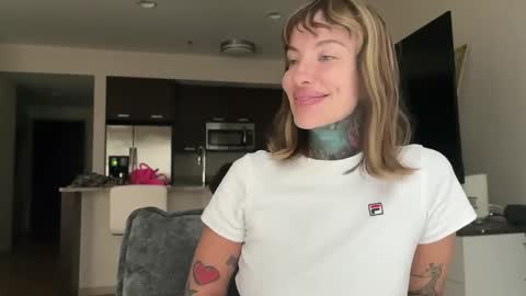 Snapshot of airgeadx chatting on 11.08.25 Airgead online show from 11.08.25