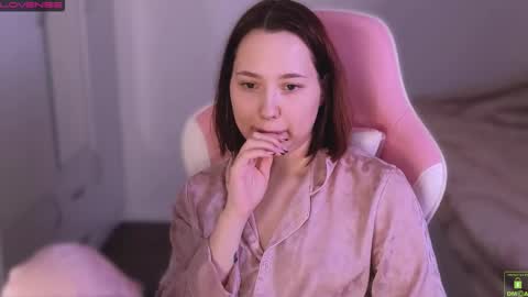 Snapshot of airyhill chatting on 12.20.25 airyhill online show from 12.20.25