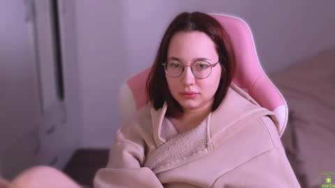 Snapshot of airyhill chatting on 12.22.25 airyhill online show from 12.22.25