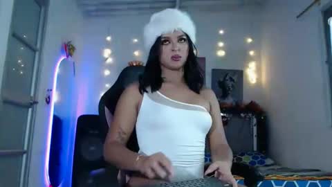 aisha299 online show from 12.19.25