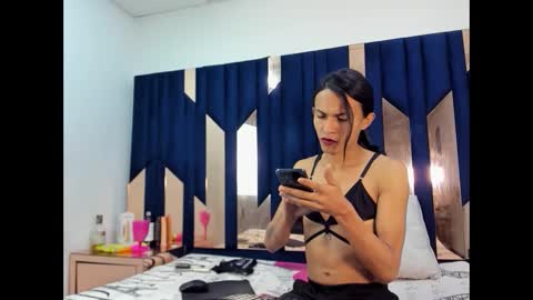 Aisha online show from 10.11.25