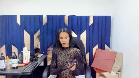 Aisha online show from 11.19.25