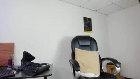 Aisha online show from 12.02.25