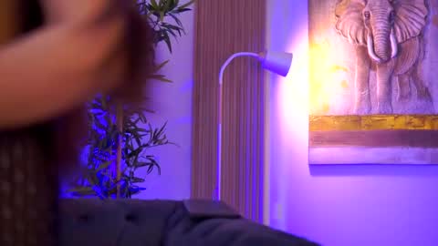 Aisha online show from 04.04.26