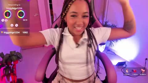 Snapshot of aisharose_ chatting on 01.23.25 Aisha online show from 01.23.25