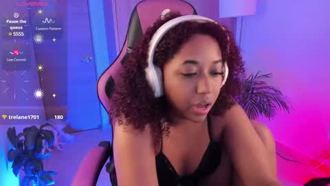 Snapshot of aisharose_ chatting on 03.04.25 Aisha online show from 03.04.25