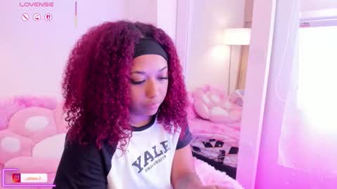 Snapshot of aisharose_ chatting on 12.17.25 Aisha online show from 12.17.25