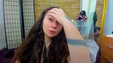 Snapshot of aisharouhi chatting on 12.17.25 Aisha online show from 12.17.25