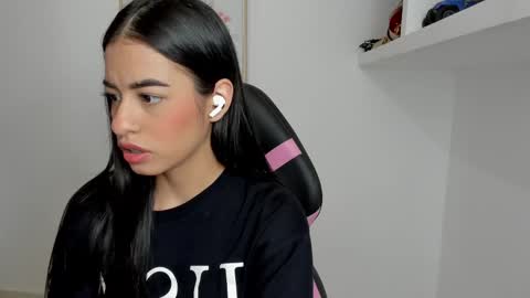 Snapshot of aitana05 chatting on 02.13.25 VALENTINA independent online show from 02.13.25