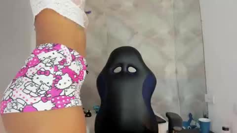 Snapshot of aitanacortes chatting on 10.10.25 aitana online show from 10.10.25