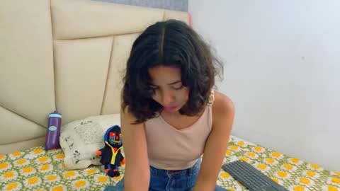 A K A N E  U W U online show from 10.30.25