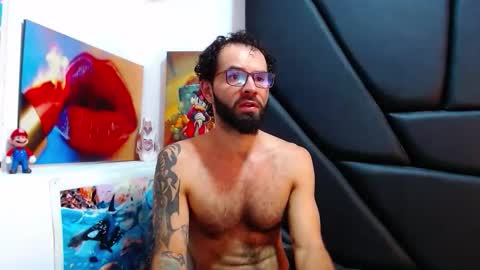 Snapshot of akiles_r chatting on 04.29.26 akiles online show from 04.29.26