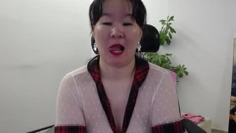 Snapshot of akira_xx chatting on 10.29.25 Akira online show from 10.29.25