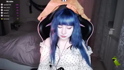 akirahartyx online show from 12.17.24