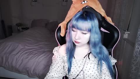 akirahartyx online show from 01.08.25