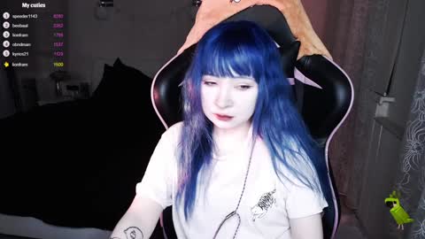 akirahartyx online show from 01.19.25