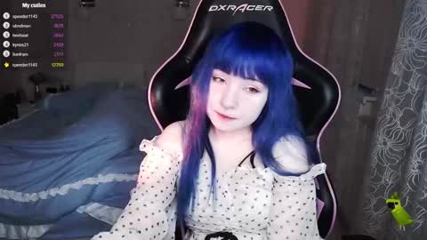 akirahartyx online show from 02.18.25