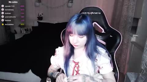 akirahartyx online show from 10.17.25