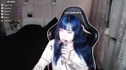 akirahartyx online show from 04.19.26
