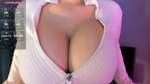 Snapshot of akura_01 chatting on 10.12.25 Akura is here 3 online show from 10.12.25