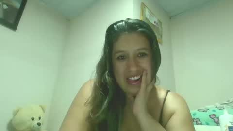 Snapshot of alahia_fox chatting on 01.06.25 alahia online show from 01.06.25