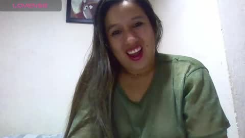 Snapshot of alahia_fox chatting on 02.13.25 alahia online show from 02.13.25