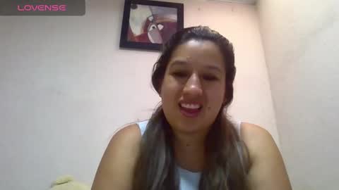Snapshot of alahia_fox chatting on 02.25.25 alahia online show from 02.25.25
