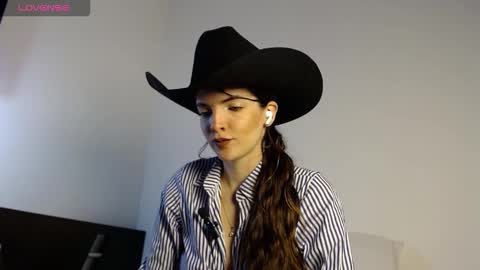 Snapshot of alahia_sky chatting on 10.24.25 online show from 10.24.25