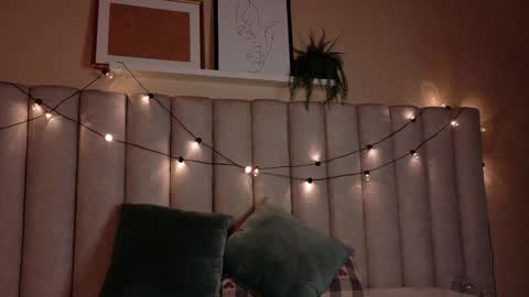 Snapshot of alaiarogers chatting on 11.18.25 Alaia online show from 11.18.25