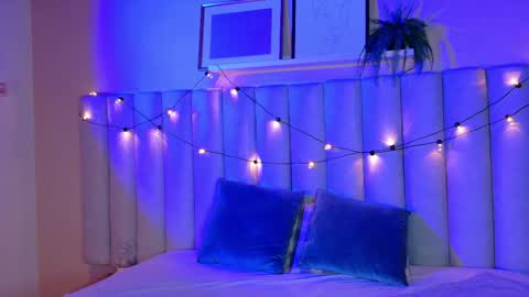 Snapshot of alaiarogers chatting on 12.03.25 Alaia online show from 12.03.25