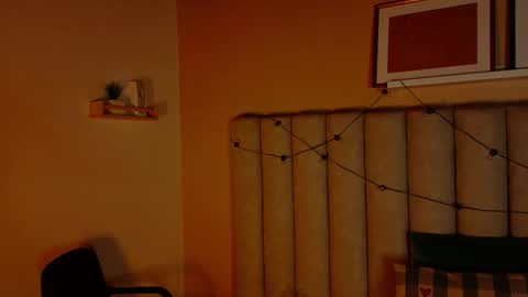 Snapshot of alaiarogers chatting on 12.04.25 Alaia online show from 12.04.25