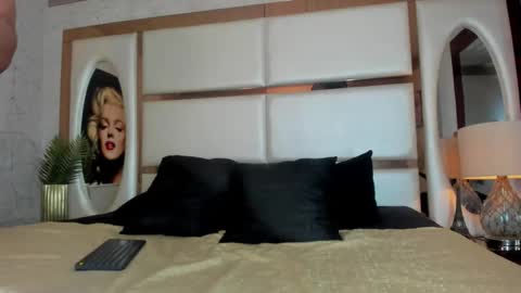 Snapshot of alan_santhos chatting on 11.23.25 ---Alan--- online show from 11.23.25