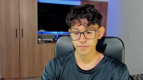 Alan and Criss - WE JUST FRIENDS WITH BENEFITS BOTH VERS online show from 06.20.26