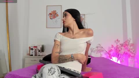 Snapshot of alana_111 chatting on 11.05.25 alana online show from 11.05.25