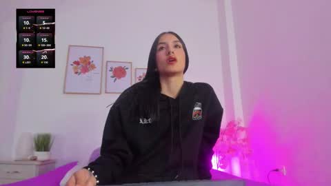 Snapshot of alana_111 chatting on 11.21.25 alana online show from 11.21.25